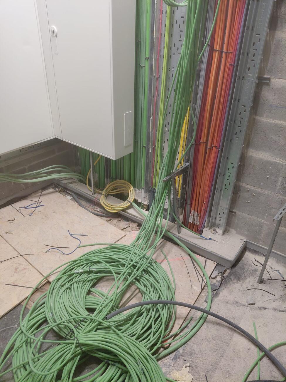 Infraestrutura elétrica em obra